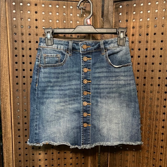Indigo Rein Dresses & Skirts - Indigo reign size 1 24” denim skirt button‎ front